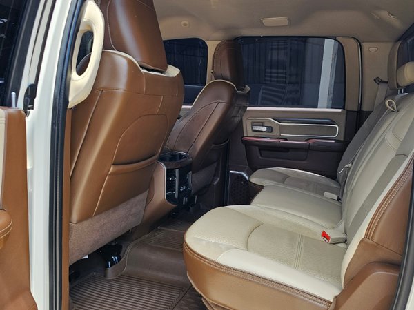 Foto 5 - RAM 3500 Laramie 6.7 Turbo Diesel 4x4