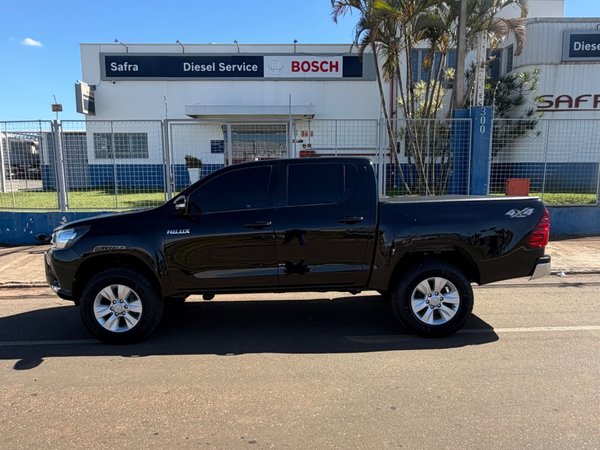 Foto 5 - Toyota Hilux SRV 2.8 Turbo Diesel 4x4