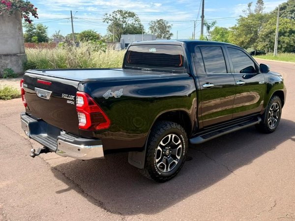 Foto 3 - Toyota Hilux SRX 2.8 Turbo Diesel 4x4