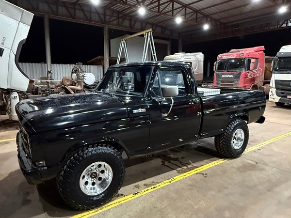 Foto 2 - Ford F1000 3.9 Diesel