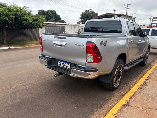 Foto 5 - Toyota Hilux SRV 2.8 Turbo Diesel 4x4