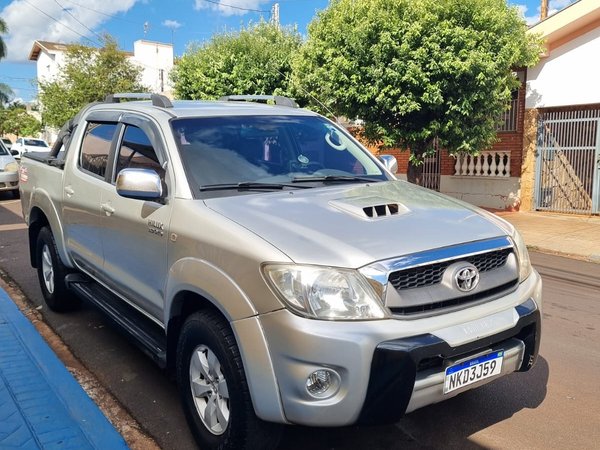 Foto 2 - Toyota Hilux SRV 3.0 Turbo Diesel 4x4