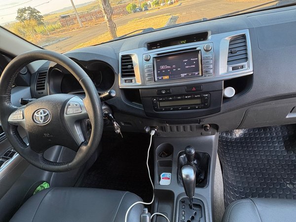 Foto 6 - Toyota Hilux SRV D4-D 2.8 Turbo Diesel 4x4