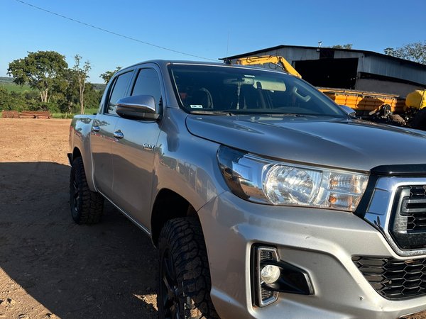 Foto 2 - Toyota Hilux SRV 2.8 Turbo Diesel 4x4