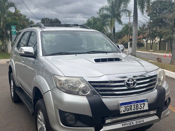 Foto 1 - Toyota Hilux SW4 SRV 3.0 Turbo Diesel 4x4