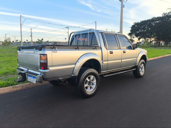 Foto 3 - Mitsubishi L200 GLS 2.5 Turbo Diesel 4x4