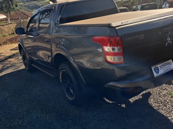 Foto 4 - Mitsubishi L200 Triton Sport GLS 2.4 Turbo Diesel 4x4