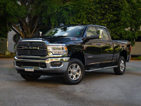 Foto 3 - RAM 3500 Laramie 6.7 Turbo Diesel 4x4