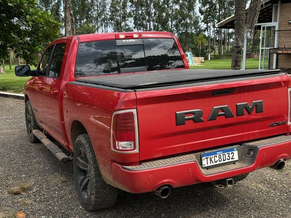 Foto 3 - RAM Classic Laramie Night Edition 5.7 V8 Gasolina 4x4