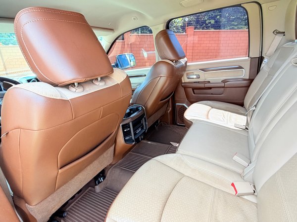 Foto 8 - RAM 3500 Laramie 6.7 Turbo Diesel 4x4