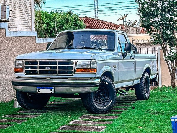 Foto 1 - Ford F1000 XLT 2.5 Turbo Diesel 4x2 C.S