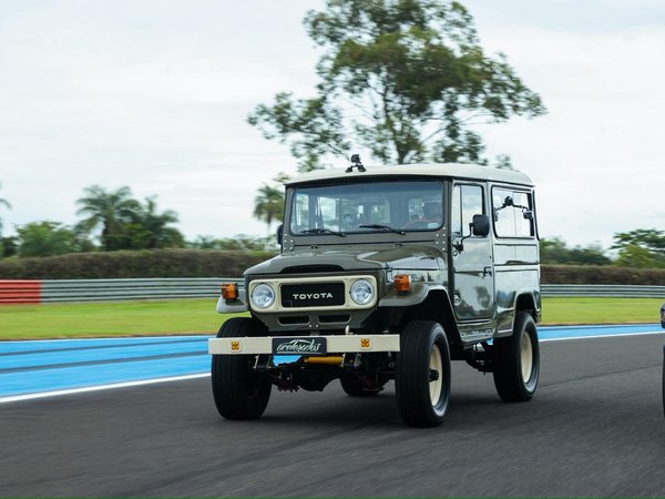 Foto 9 - Toyota Bandeirantes Jipe