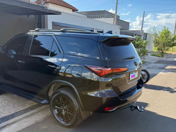 Foto 2 - Toyota Hilux SW4 SRX 2.8 Turbo Diesel 4x4