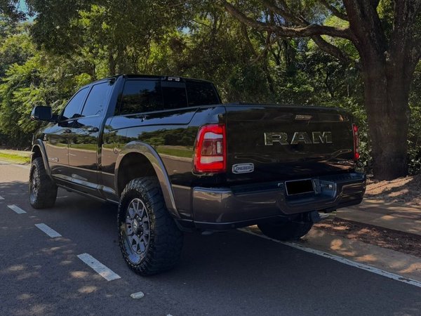 Foto 2 - RAM 3500 Yellowstone Edition 6.7 Turbo Diesel 4x4