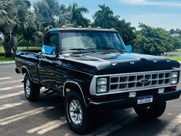 Foto 1 - Ford F1000 Super Série 3.9 Diesel C.S