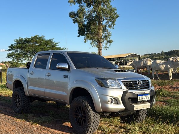 Foto 1 - Toyota Hilux SRV 3.0 Turbo Diesel 4x4