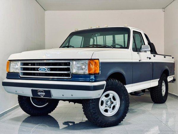 Foto 1 - Ford F1000 Super 3.9 Diesel C.S