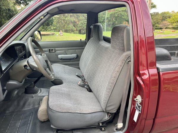 Foto 5 - Toyota Hilux DX 2.7 Gasolina 4x2