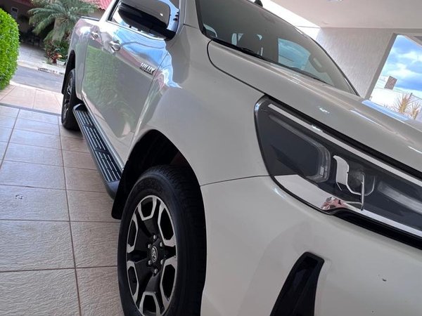 Foto 8 - Toyota Hilux SRX 2.8 Turbo Diesel 4x4