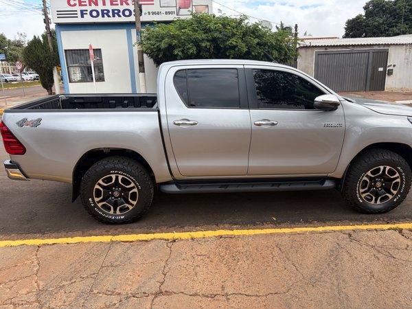 Foto 4 - Toyota Hilux SRV 2.8 Turbo Diesel 4x4
