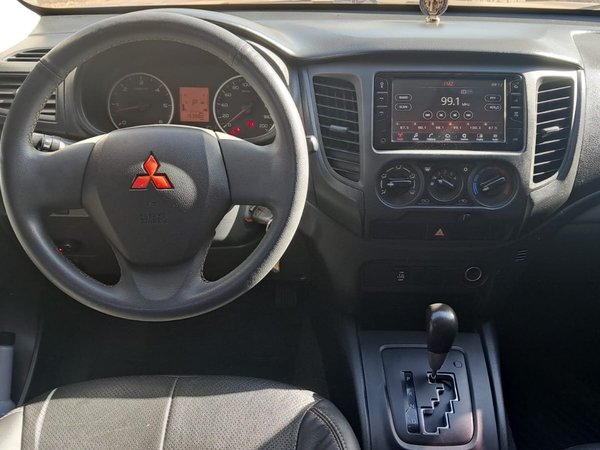 Foto 5 - Mitsubishi L200 Triton Sport GLS 2.4 Turbo Diesel 4x4