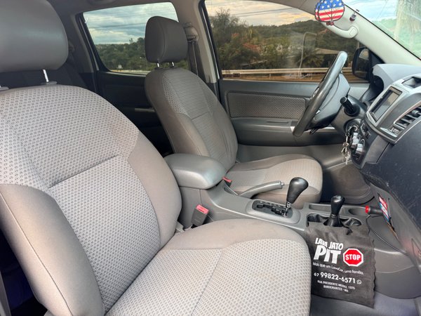 Foto 8 - Toyota Hilux SR 3.0 Turbo Diesel 4x4
