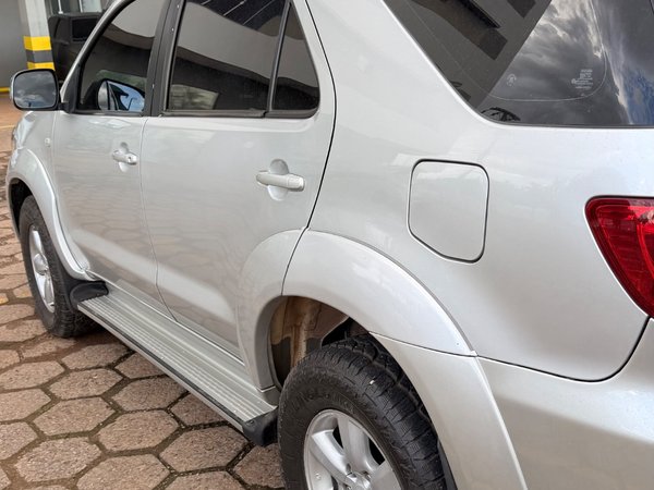 Foto 7 - Toyota Hilux SW4 SRV 3.0 Turbo Diesel 4x4