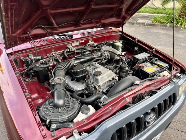 Foto 8 - Toyota Hilux DX 2.7 Gasolina 4x2