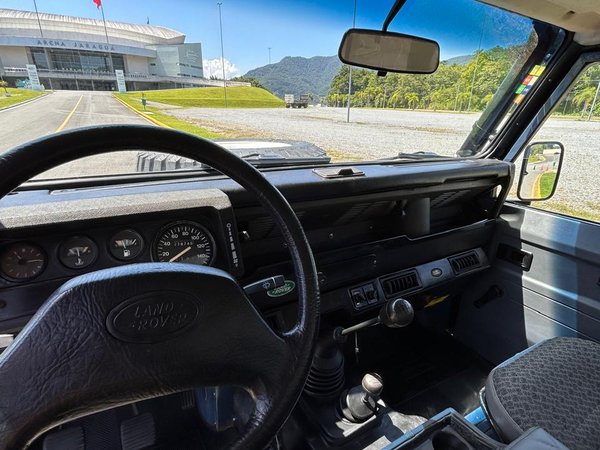 Foto 7 - Land Rover Defender 110 Hcpu 2.5 Turbo Diesel 4x4