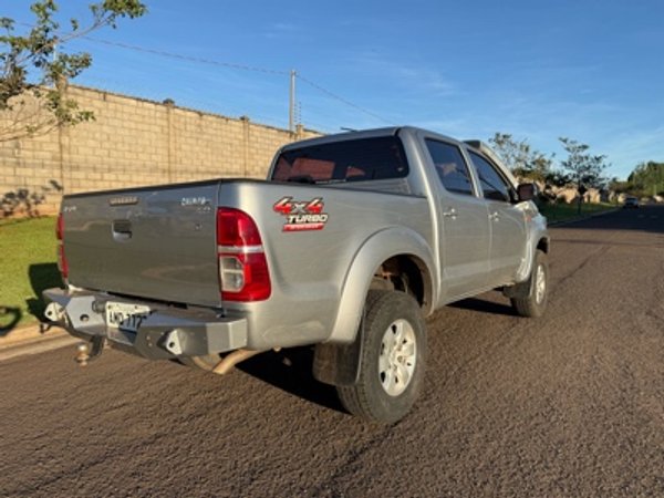 Foto 2 - Toyota Hilux SR 3.0 Turbo Diesel 4x4