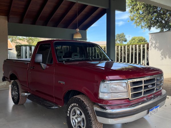 Foto 4 - Ford F1000 XLT 2.5 Turbo Diesel 4x2 C.S