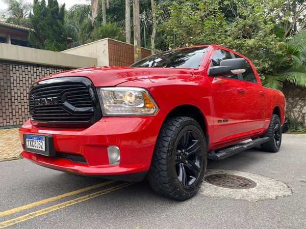 Foto 3 - RAM Classic Laramie Night Edition 5.7 V8 Gasolina 4x4