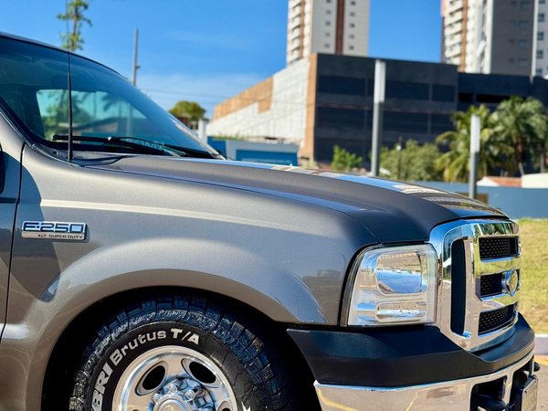 Foto 2 - Ford F250 XLT 4.2 Turbo Diesel 4x2 C.S