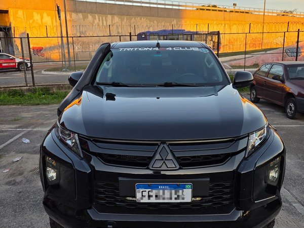 Foto 2 - Mitsubishi L200 Triton Sport GLS 2.4 Turbo Diesel 4x4