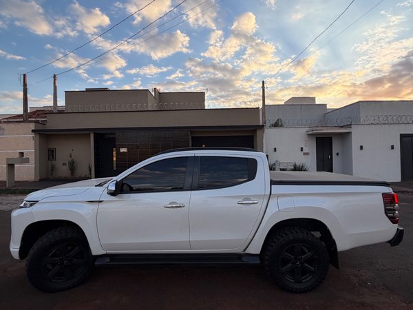 Foto 3 - Mitsubishi L200 Triton Sport HPE 2.4 Turbo Diesel 4x4