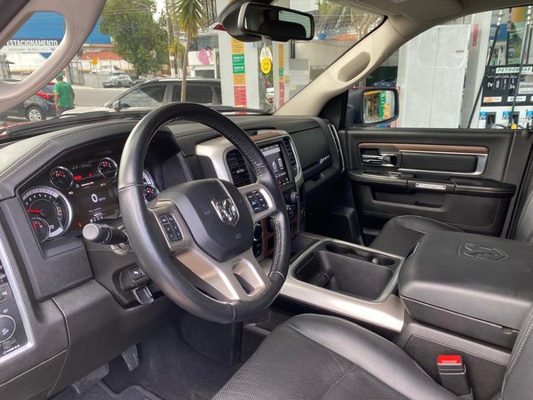 Foto 6 - RAM Classic Laramie Night Edition 5.7 V8 Gasolina 4x4