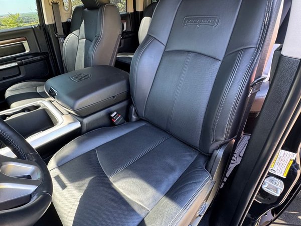 Foto 5 - RAM Classic Laramie Night Edition 5.7 V8 Gasolina 4x4