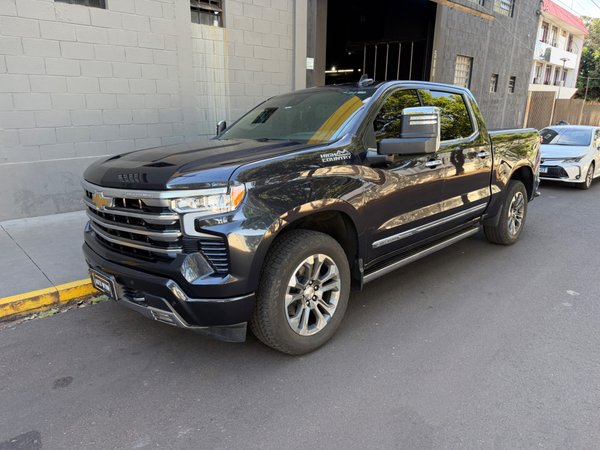 Foto 1 - Chevrolet Silverado 1500 High Country 5.3 V8 Gasolina 4x4