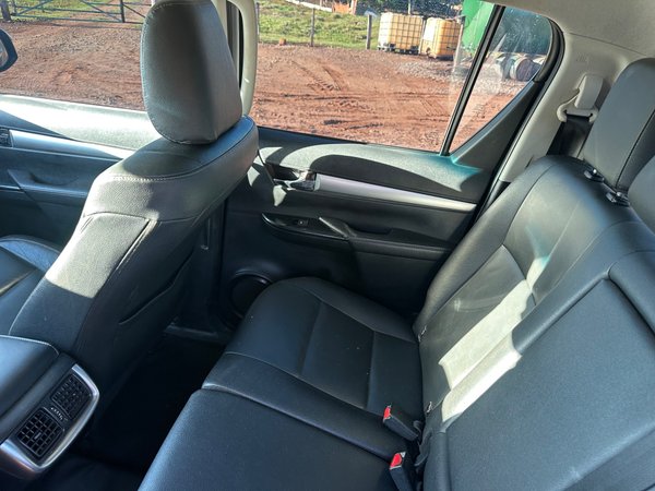 Foto 6 - Toyota Hilux SRV 2.8 Turbo Diesel 4x4