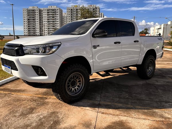 Foto 1 - Toyota Hilux SR 2.8 Turbo Diesel 4x4