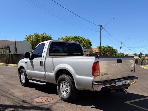 Foto 2 - Ford F250 XLT 3.9 Turbo Diesel 4x2 C.S