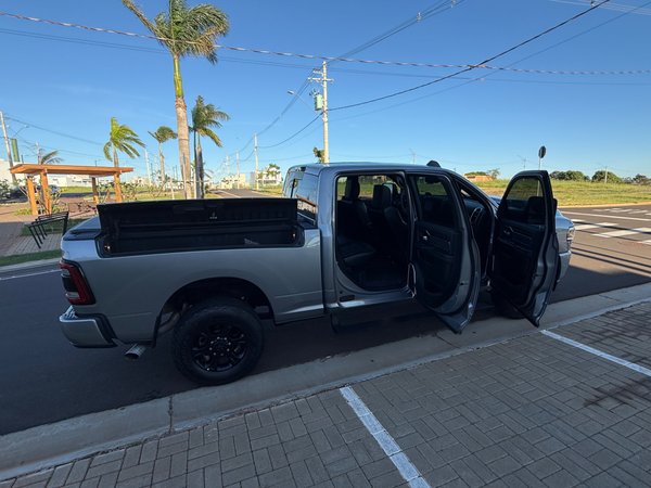 Foto 5 - RAM 2500 Laramie Night Edition 6.7 Turbo Diesel 4x4