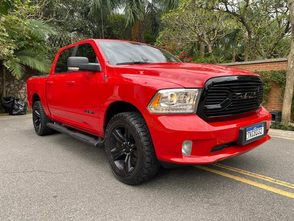 RAM Classic Laramie Night Edition 5.7 V8 Gasolina 4x4