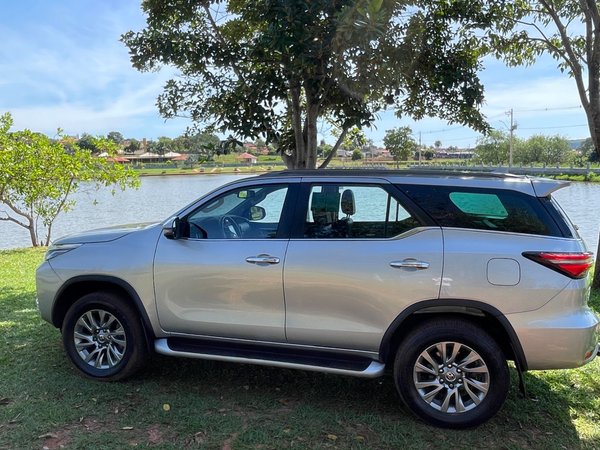 Foto 1 - Toyota Hilux SW4 SRX Platinum 2.8 Turbo Diesel 4x4