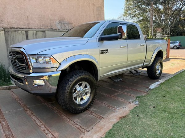 Foto 1 - RAM 2500 Laramie 6.7 Turbo Diesel 4x4