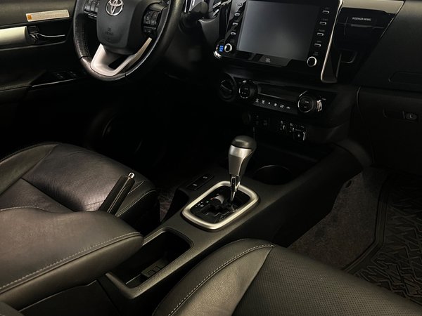 Foto 7 - Toyota Hilux SRX 2.8 Turbo Diesel 4x4