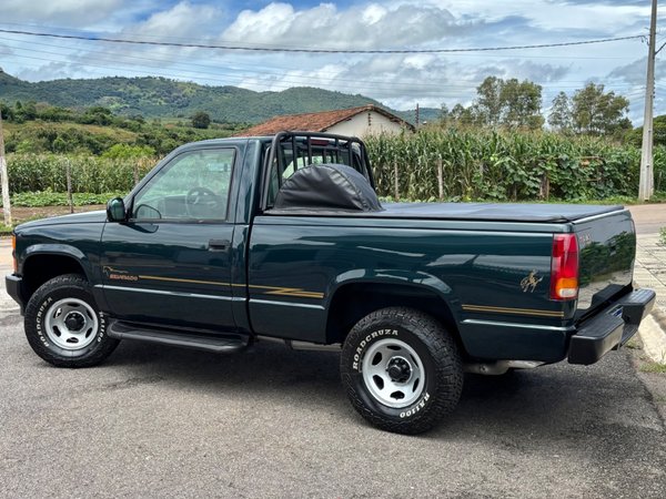 Foto 2 - Chevrolet Silverado Std. 4.2TD 18v