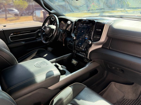 Foto 8 - RAM 3500 Laramie Night Edition 6.7 Turbo Diesel 4x4