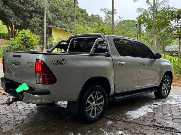 Foto 2 - Toyota Hilux SRX 2.8 Turbo Diesel 4x4