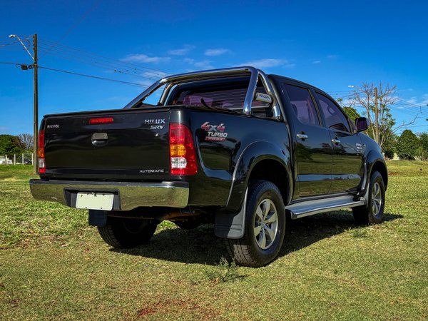 Foto 2 - Toyota Hilux SRV 3.0 Turbo Diesel 4x4